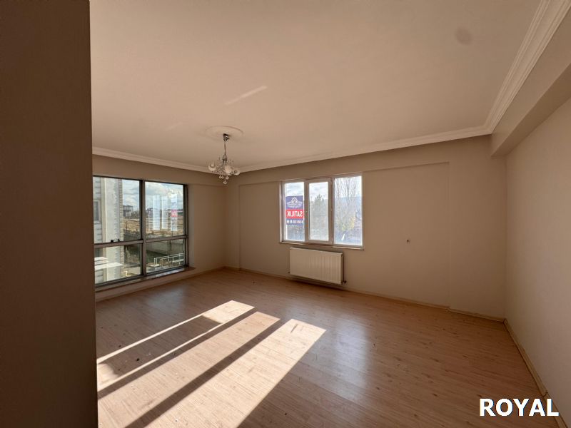 ROYAL'DEN YEMENOĞLUNDA 3 CEPHELİ, CAM BALKONLU, ARAKAT 3+1 LÜKS DAİRE